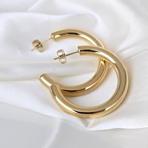 NEW Gold Classic Tube Hoops - Picture 1 of 10